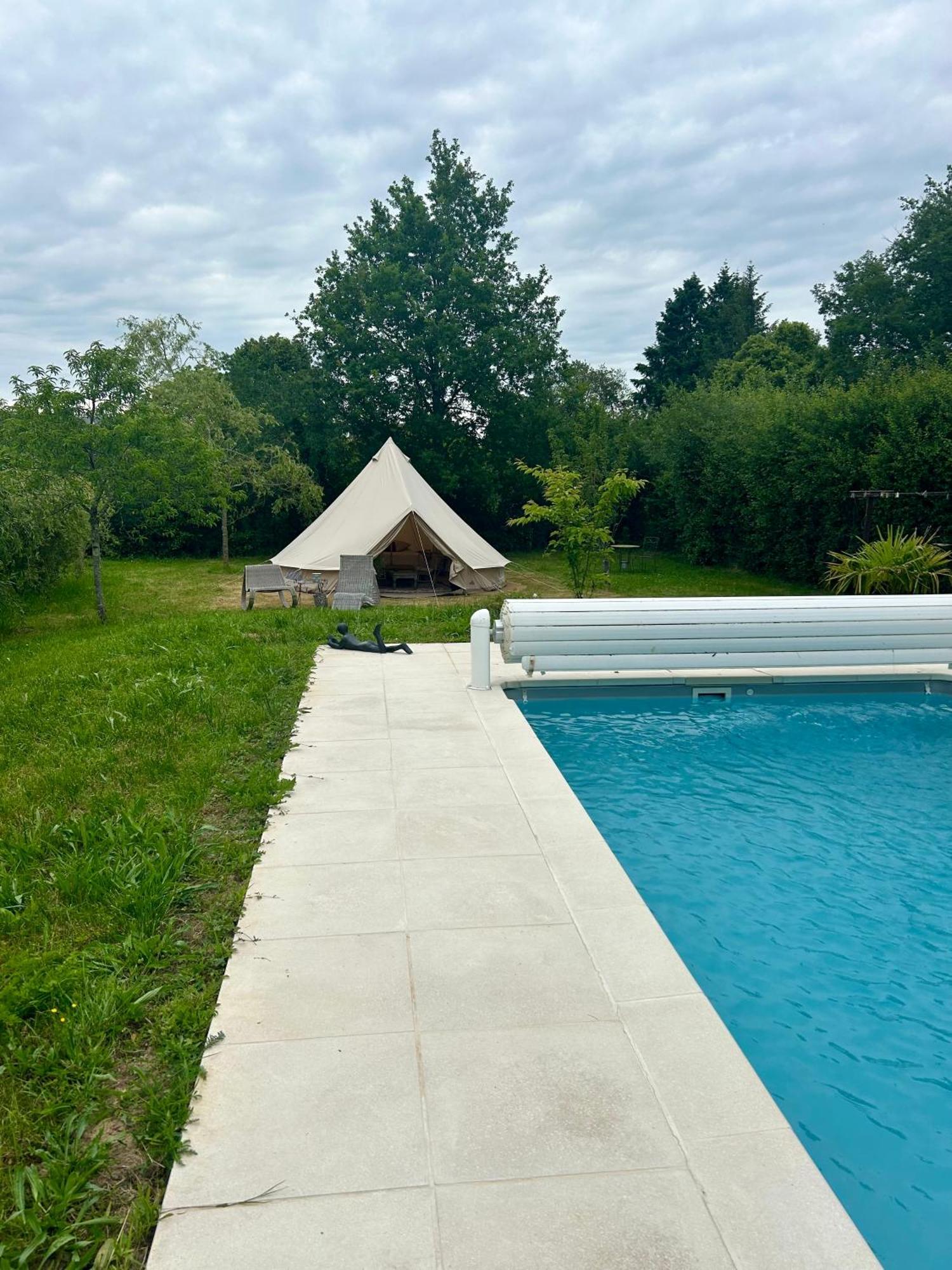 Chambre Au Jardin Tente De Charme Eguzon-Chantome Exterior foto